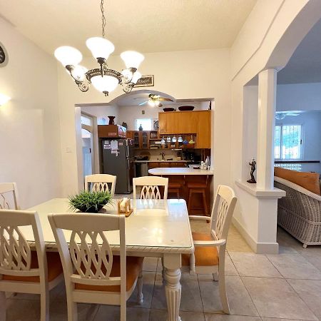 Welcome To The Unpretentious And Breezy Graceville, Steps Away From The Beach Saint James Extérieur photo
