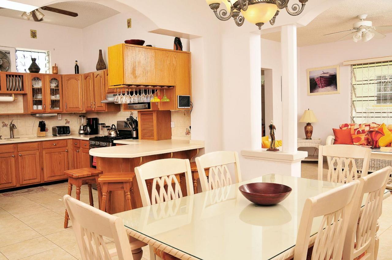 Welcome To The Unpretentious And Breezy Graceville, Steps Away From The Beach Saint James Extérieur photo