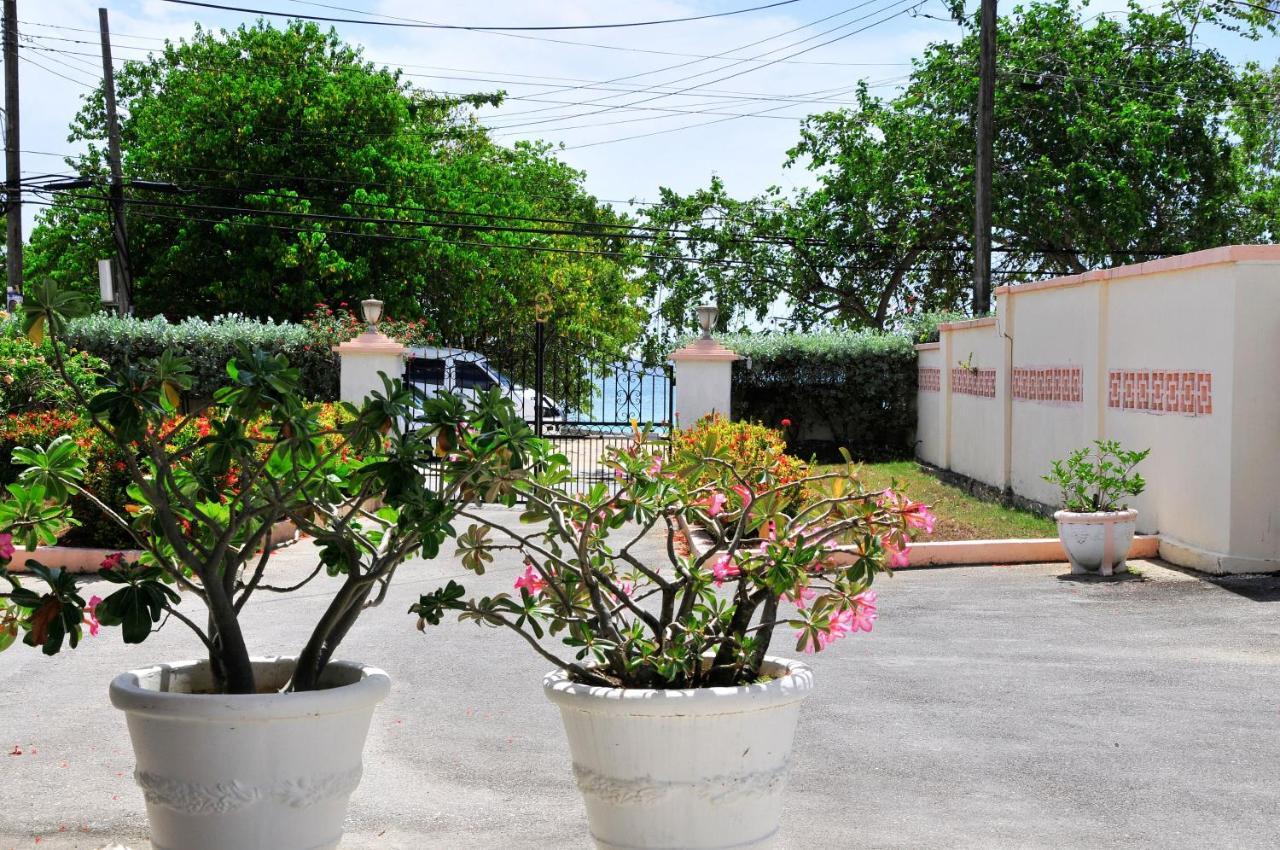 Welcome To The Unpretentious And Breezy Graceville, Steps Away From The Beach Saint James Extérieur photo