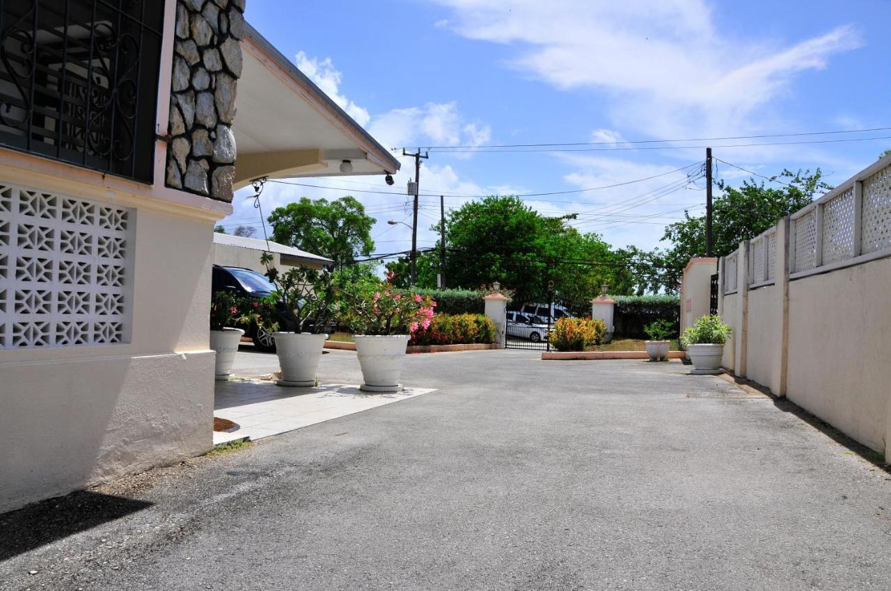 Welcome To The Unpretentious And Breezy Graceville, Steps Away From The Beach Saint James Extérieur photo